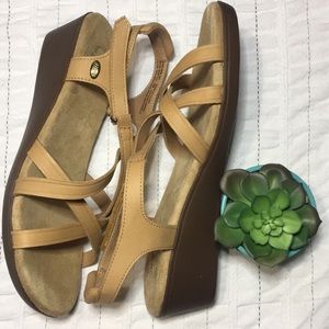 BASS | Sunjuns Leather “Martha” Tan Strappy Wedge